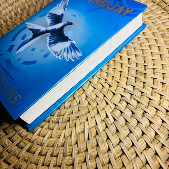 Mockingjay - First Edition Hardcover - Fantasy Fiction Book - Picture 7 of 13